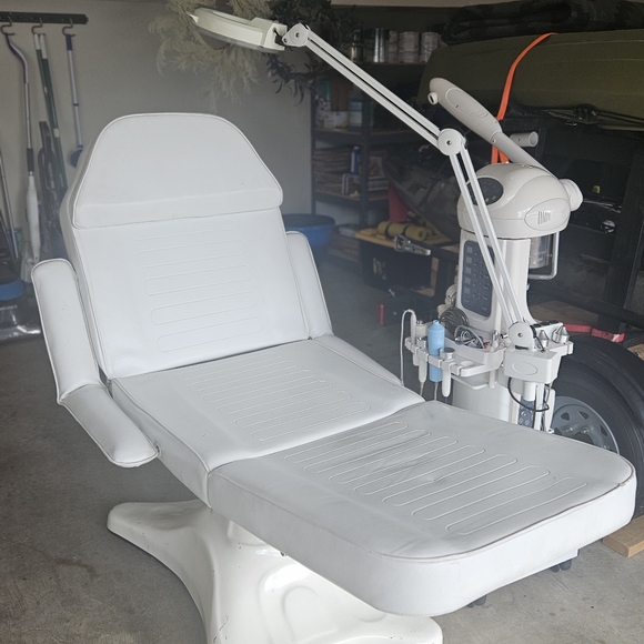 Adjustable White Treatment Table - Picture 8 of 8